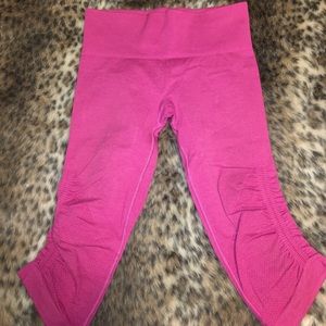 LuLulemon Magenta Cropped Legging